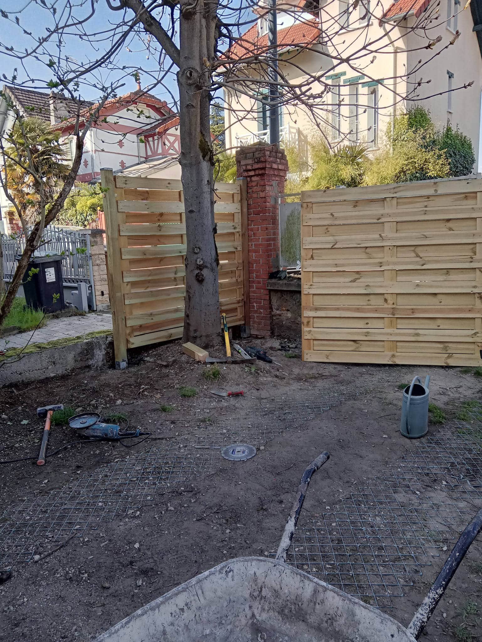 Préparation du terrain avant la pose d’une clôture